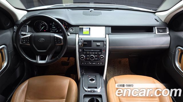 Land Rover Discovery Sport — interior