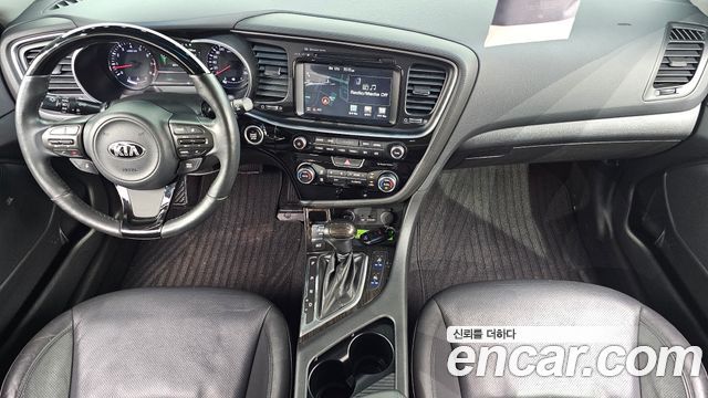Kia K5 — interior
