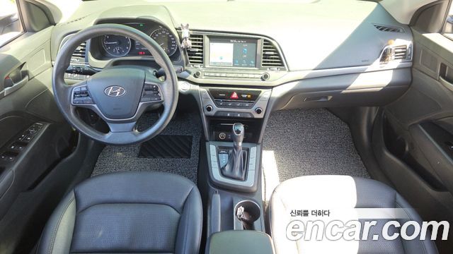 Hyundai Avante — interior