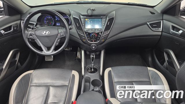 Hyundai Veloster — interior