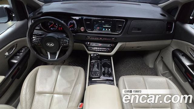 Kia Carnival — interior