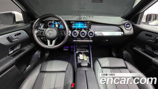 Mercedes-Benz GLB-Class — interior