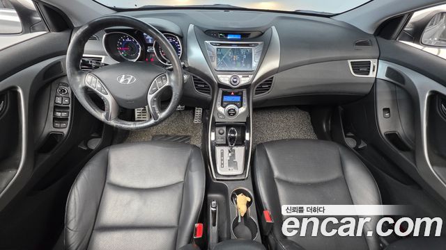 Hyundai Avante — interior