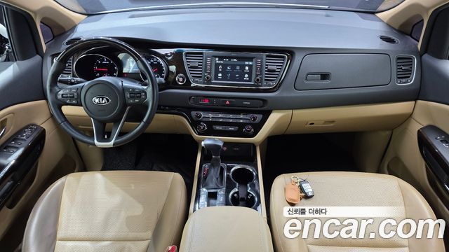 Kia Carnival — interior
