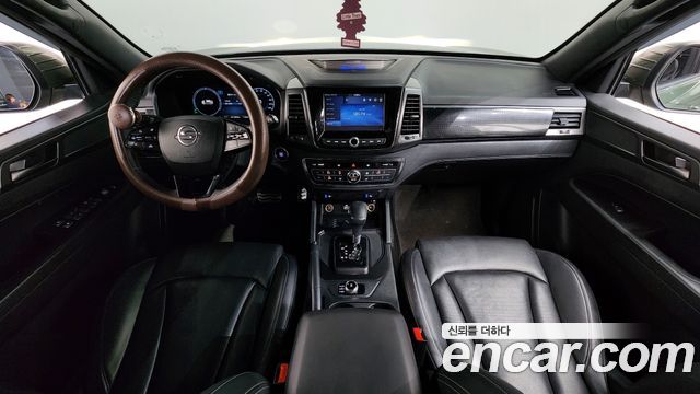 KG Mobility Rexton — interior