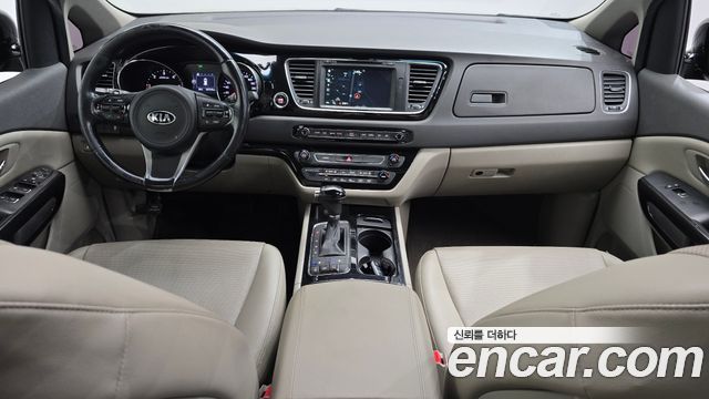 Kia Carnival — interior