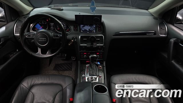 Audi Q7 — interior