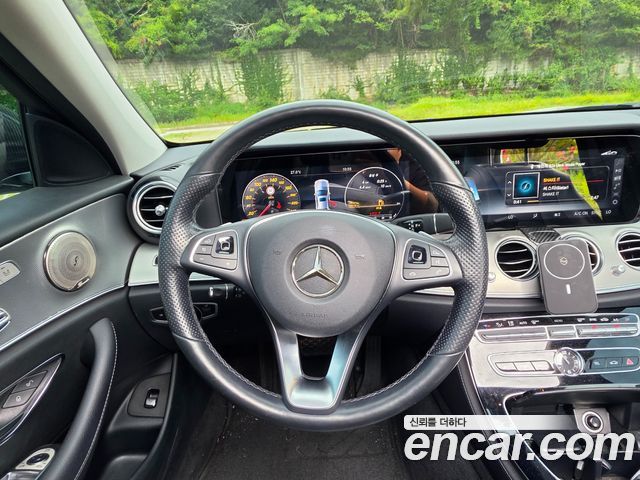 Mercedes-Benz E-Class — interior