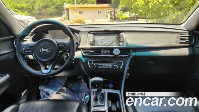 Kia K5 — interior