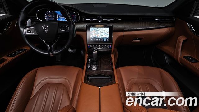 Maserati Quattroporte — interior