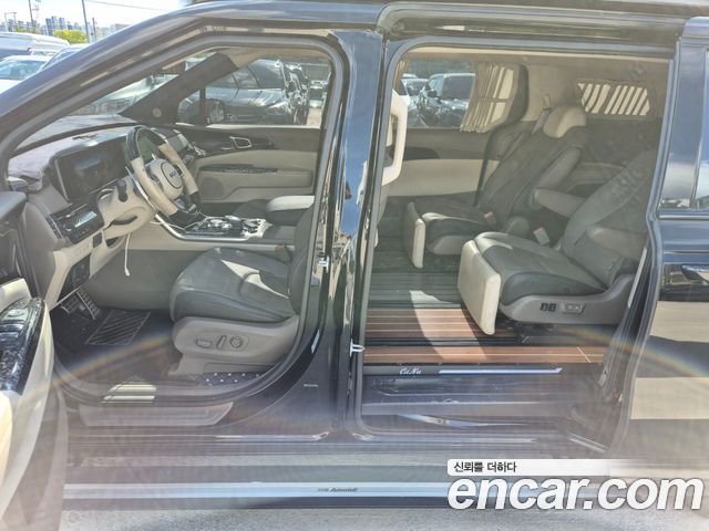 Kia Carnival — interior
