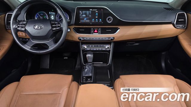 Hyundai Grandeur — interior
