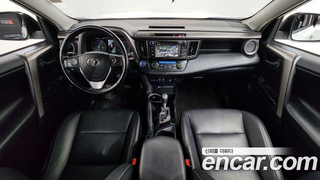 Toyota RAV4 — interior