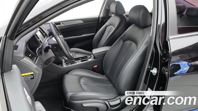 Hyundai Sonata — interior