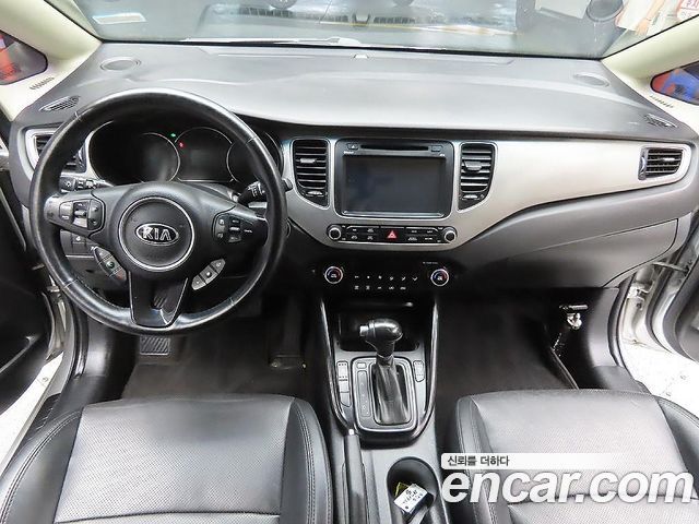 Kia Carens — interior
