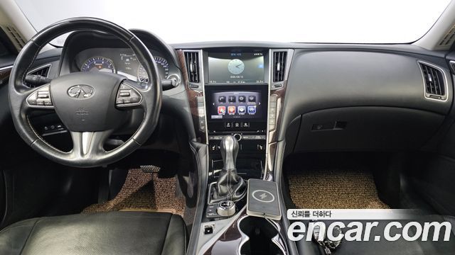 Infiniti Q50 — interior