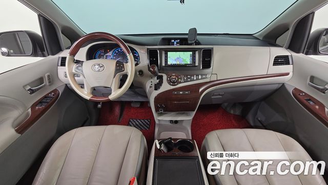 Toyota Sienna — interior