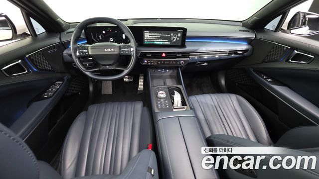 Kia K8 — interior
