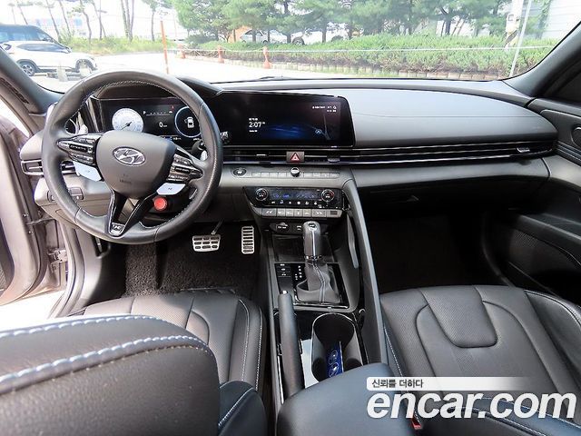 Hyundai Avante — interior