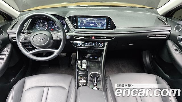 Hyundai Sonata — interior