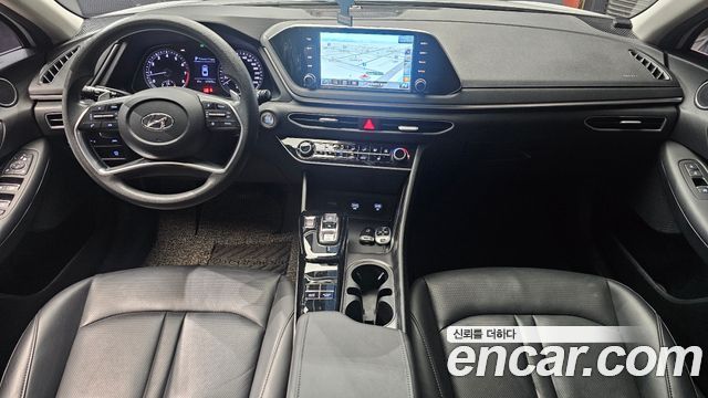 Hyundai Sonata — interior