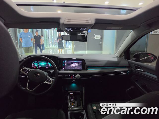 Volkswagen Golf — interior