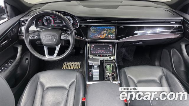 Audi Q8 — interior
