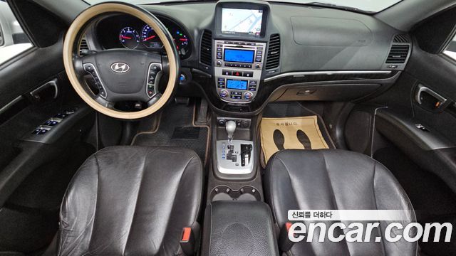Hyundai Santa Fe — interior