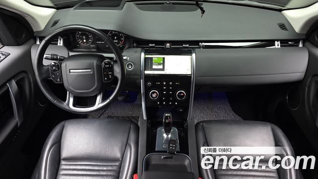 Land Rover Discovery Sport — interior