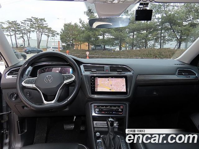 Volkswagen Tiguan — interior