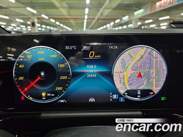 Mercedes-Benz GLA-Class — interior