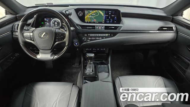 Lexus ES — interior