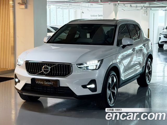 Volvo XC40 — exterior