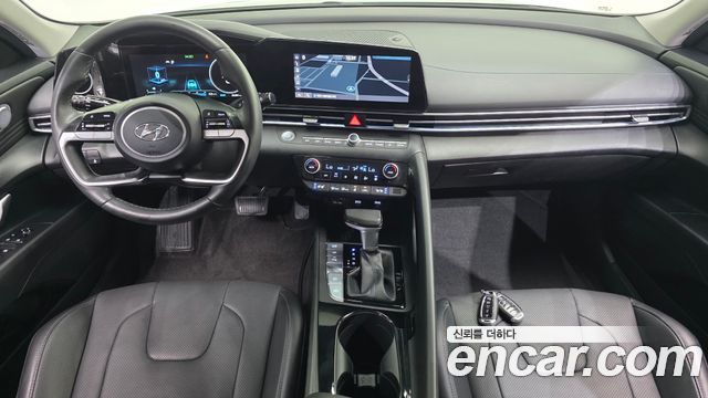 Hyundai Avante — interior