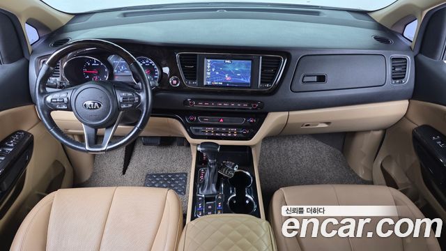 Kia Carnival — interior