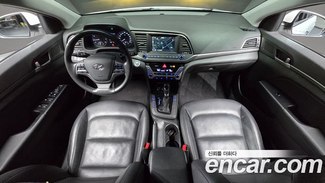 Hyundai Avante — interior