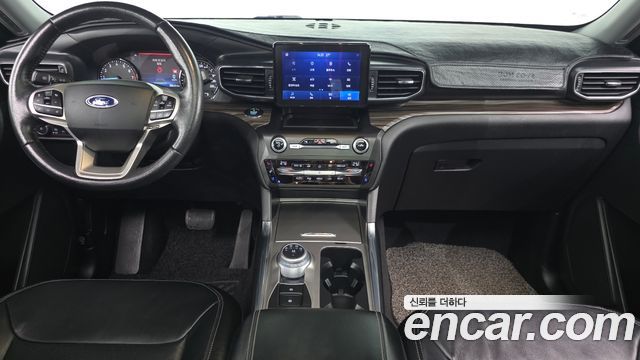 Ford Explorer — interior