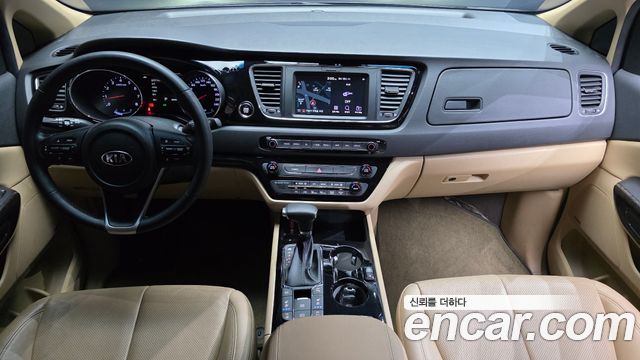 Kia Carnival — interior