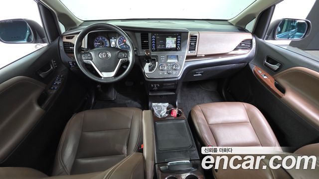 Toyota Sienna — interior