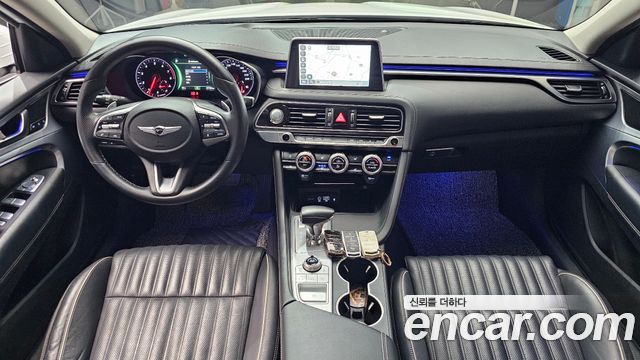 Genesis G70 — interior