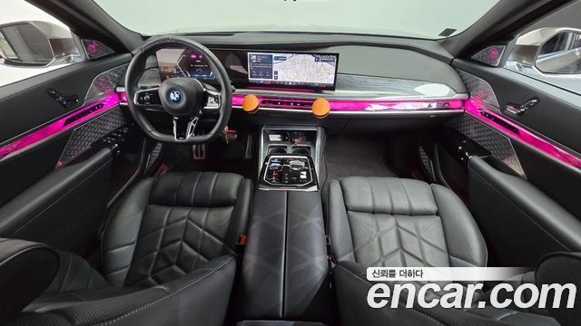 BMW i7 — interior