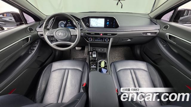 Hyundai Sonata — interior