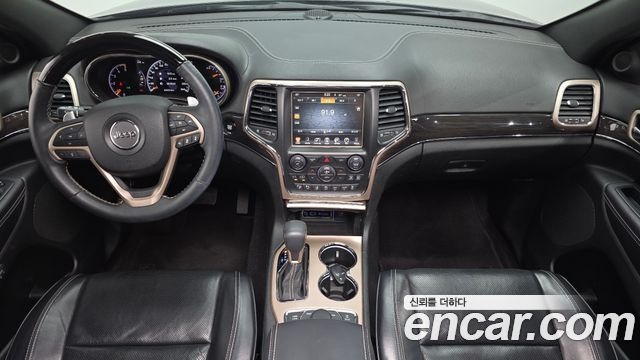 Jeep Cherokee — interior