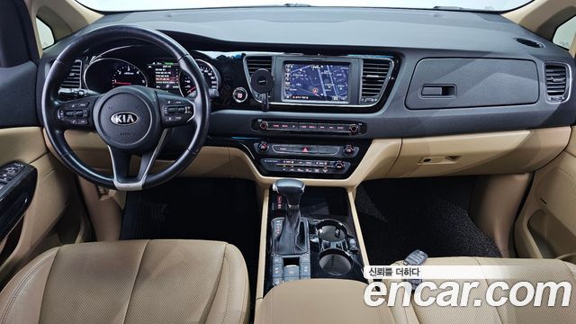 Kia Carnival — interior