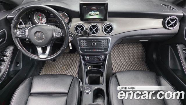 Mercedes-Benz CLA-Class — interior