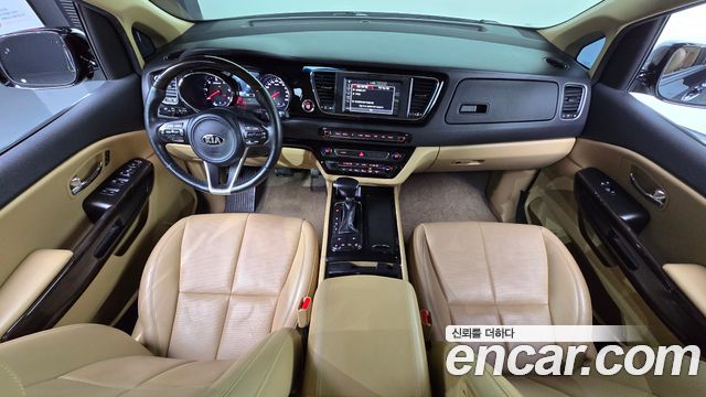Kia Carnival — interior