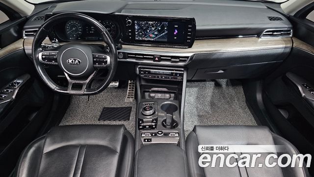 Kia K5 — interior