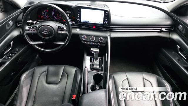 Hyundai Avante — interior