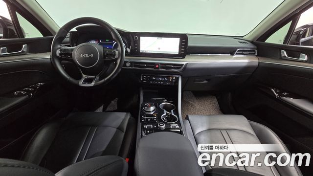 Kia K5 — interior