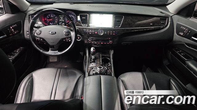 Kia K9 — interior